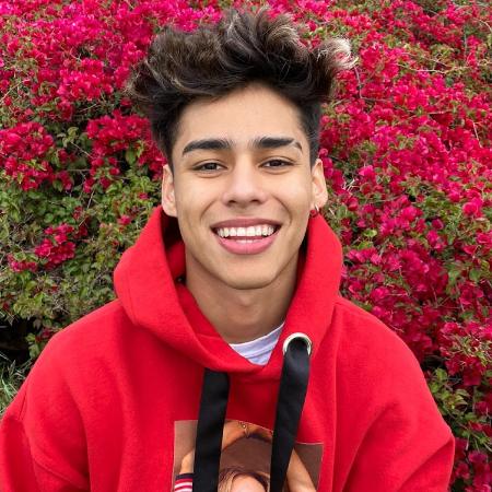 Who is Andrew Davila Dating, Bio, Age, Siblings, Net Worth 2022, Height ...